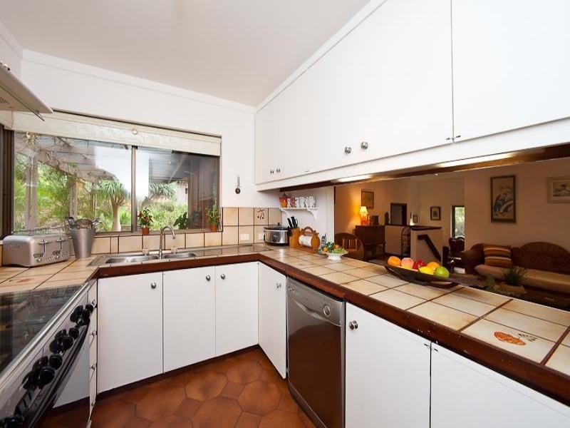 4 Fraser Road, Quinns Rocks WA 6030