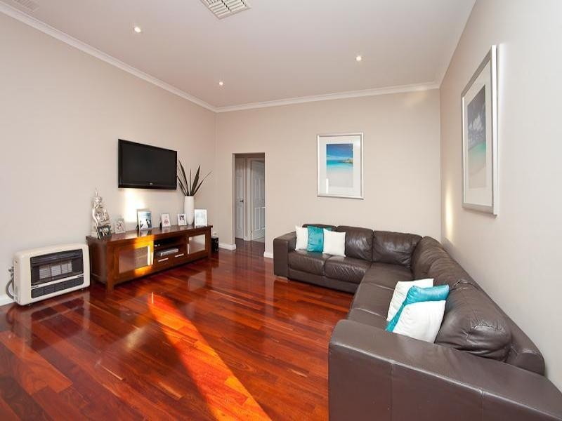 11 Fairmont Place, Currambine WA 6028