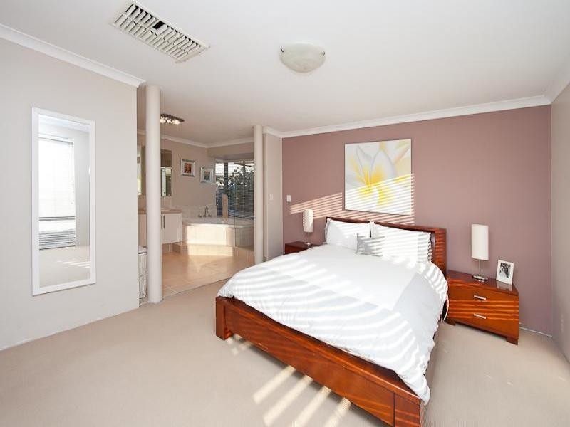 11 Fairmont Place, Currambine WA 6028