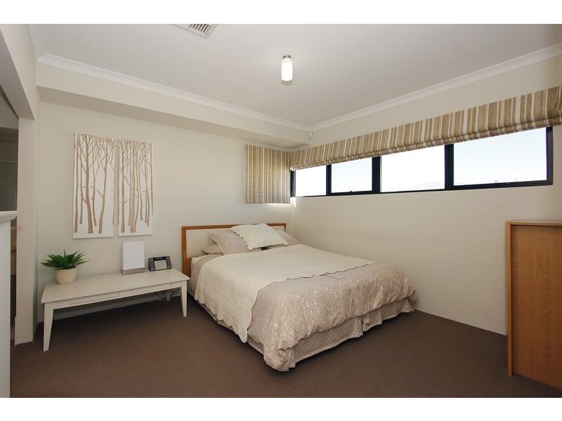 10 Halyard Road, Jindalee WA 6036