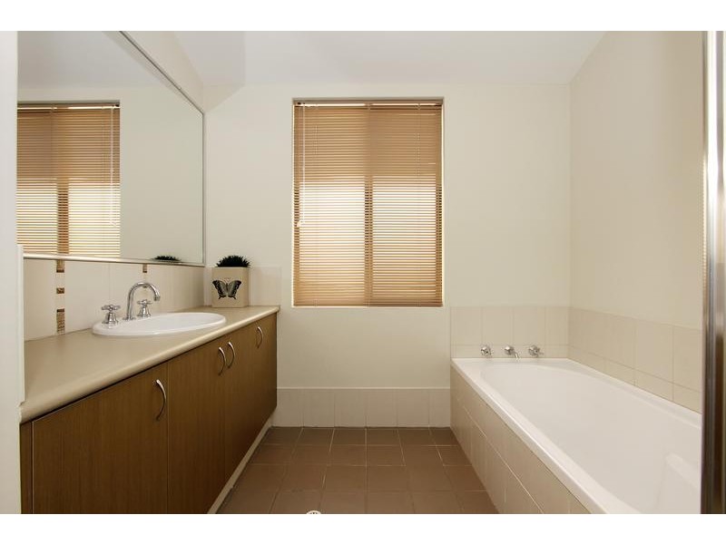 10 Halyard Road, Jindalee WA 6036