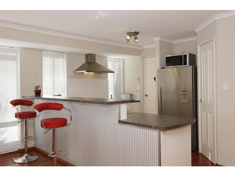 12 Bingarra Crescent, Tapping WA 6065