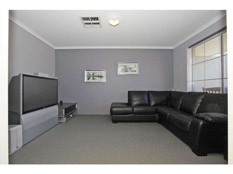 12 Bingarra Crescent, Tapping WA 6065