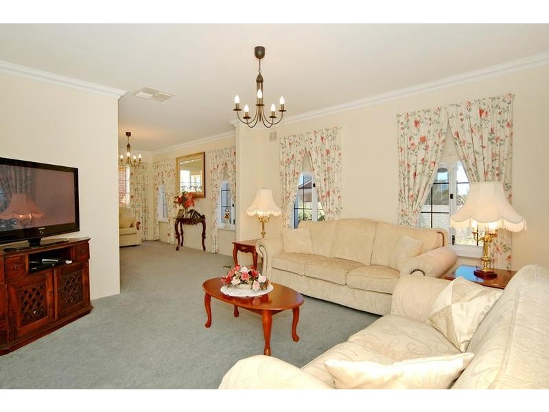 10 Baton Rouge Drive, Mindarie WA 6030