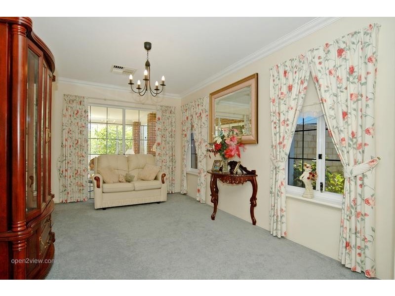 10 Baton Rouge Drive, Mindarie WA 6030