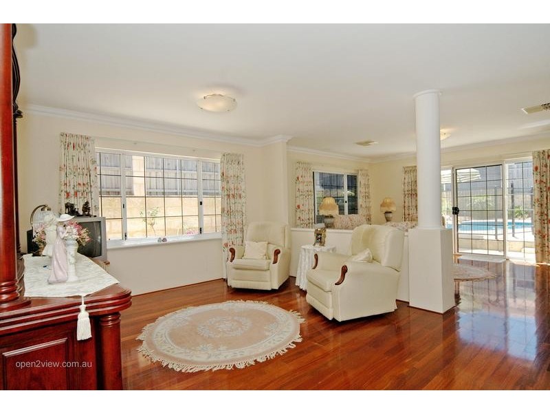 10 Baton Rouge Drive, Mindarie WA 6030