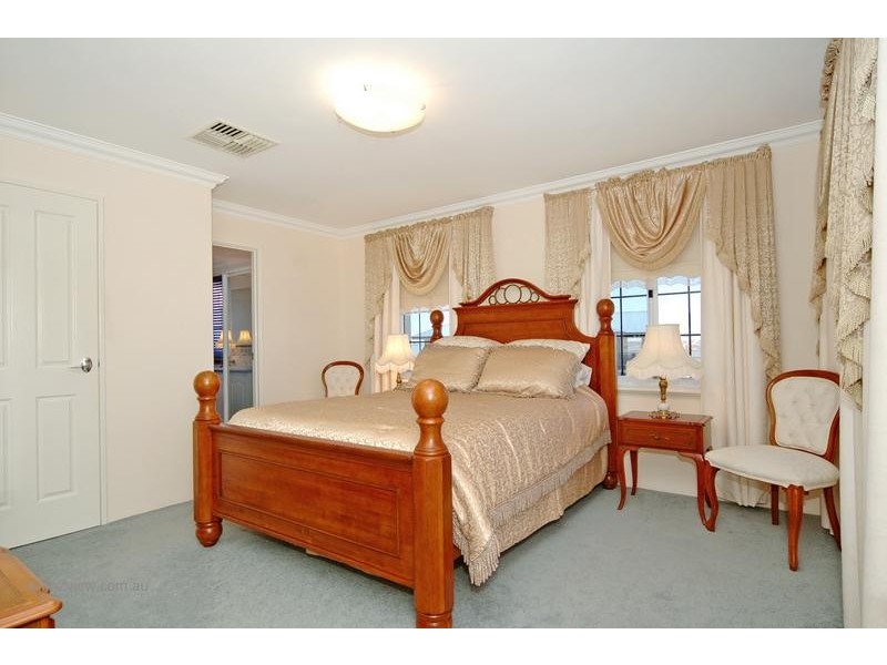 10 Baton Rouge Drive, Mindarie WA 6030