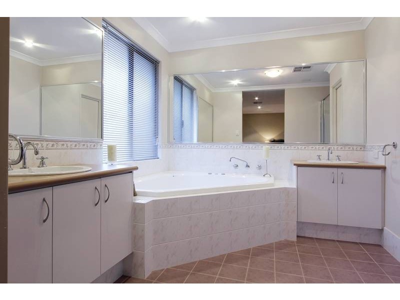 22 Ridgewood Boulevard, Ridgewood WA 6030