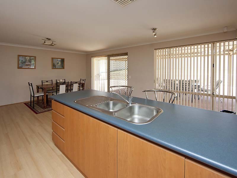 18 Explorer Drive, Thornlie WA 6108