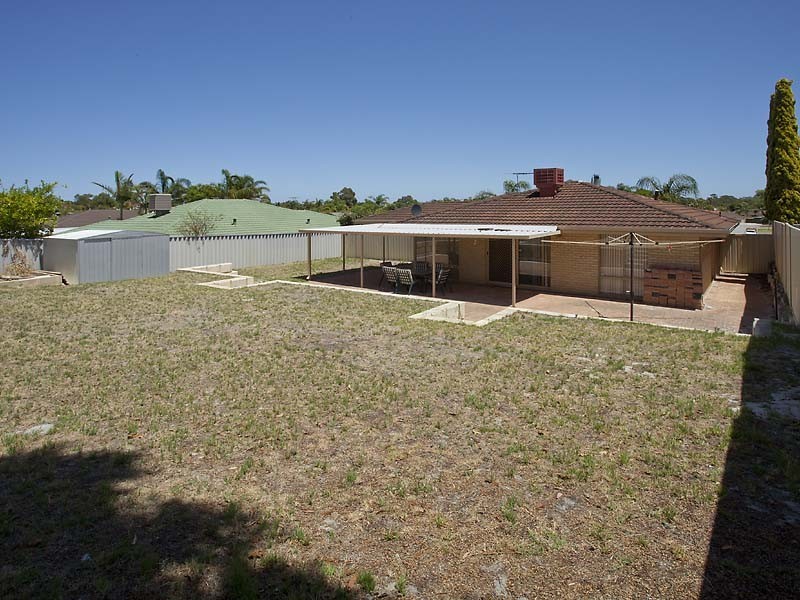 18 Explorer Drive, Thornlie WA 6108
