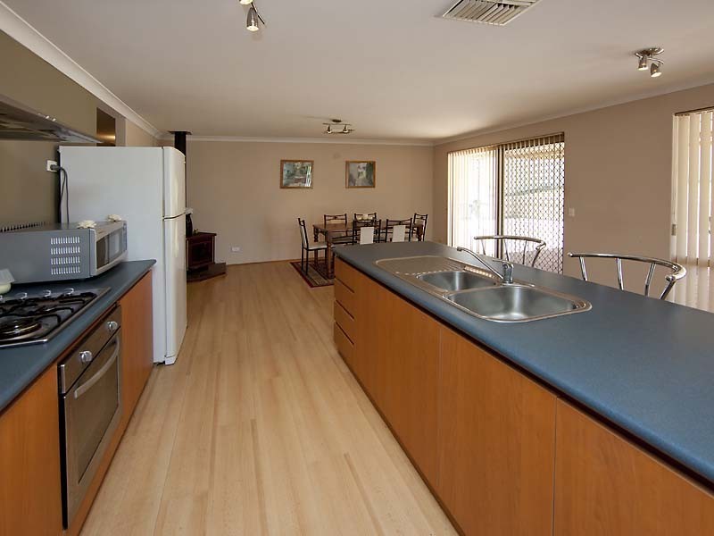 18 Explorer Drive, Thornlie WA 6108