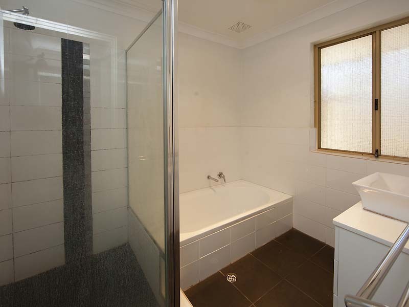 18 Explorer Drive, Thornlie WA 6108