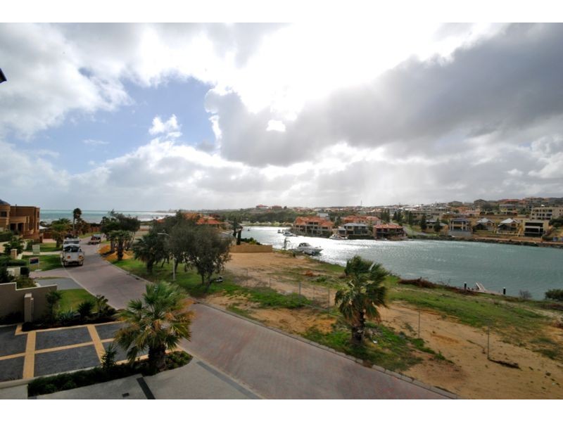 30A Clarecastle Retreat, Mindarie WA 6030
