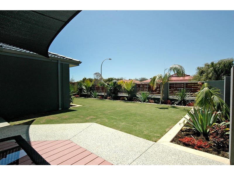 27 Rothesay Heights, Mindarie WA 6030