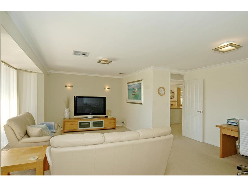 27 Rothesay Heights, Mindarie WA 6030