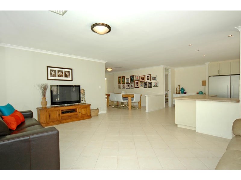 27 Rothesay Heights, Mindarie WA 6030