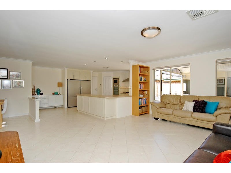 27 Rothesay Heights, Mindarie WA 6030