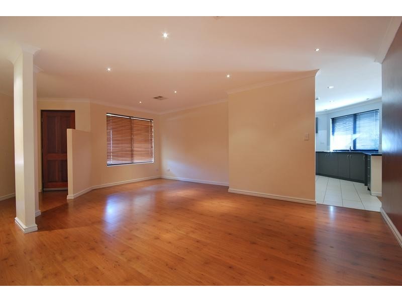 11 Feakle Bend, Ridgewood WA 6030