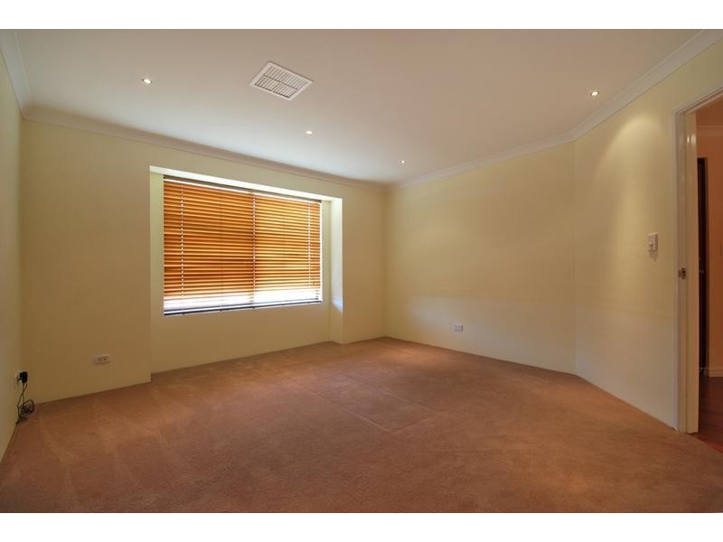 11 Feakle Bend, Ridgewood WA 6030