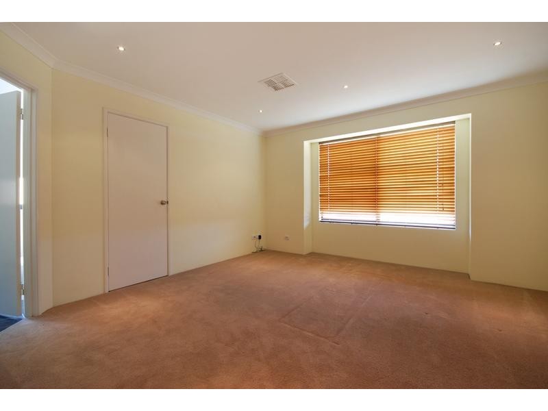 11 Feakle Bend, Ridgewood WA 6030