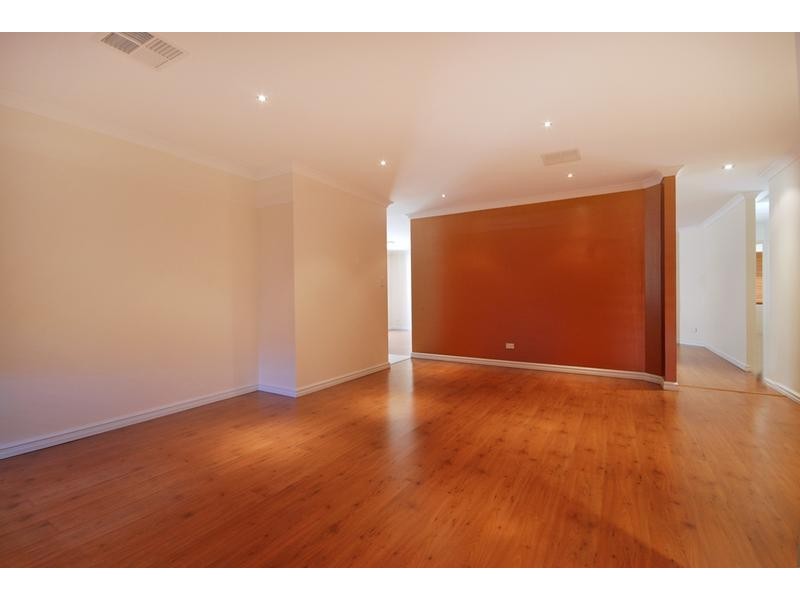 11 Feakle Bend, Ridgewood WA 6030