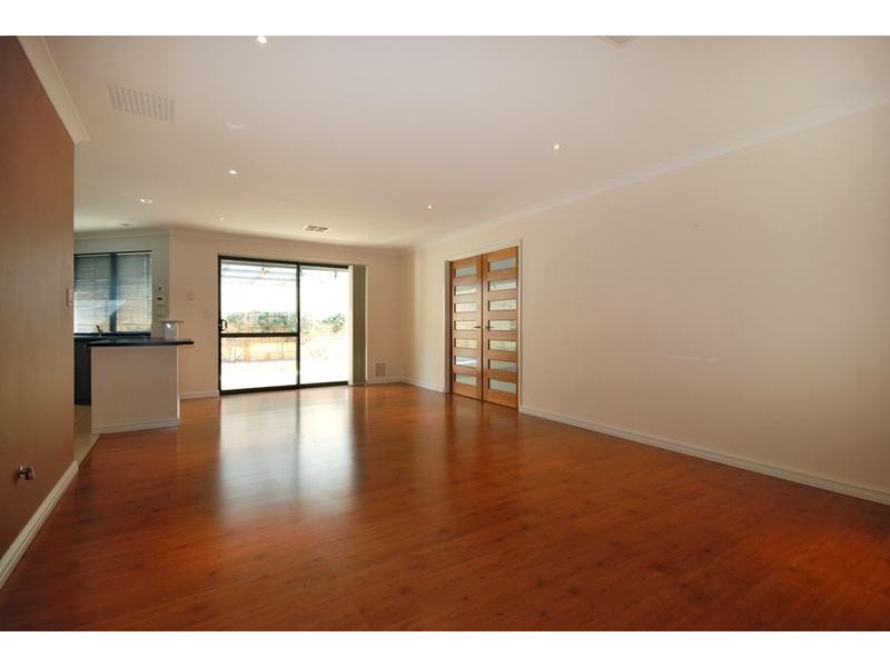 11 Feakle Bend, Ridgewood WA 6030