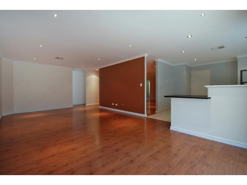 11 Feakle Bend, Ridgewood WA 6030