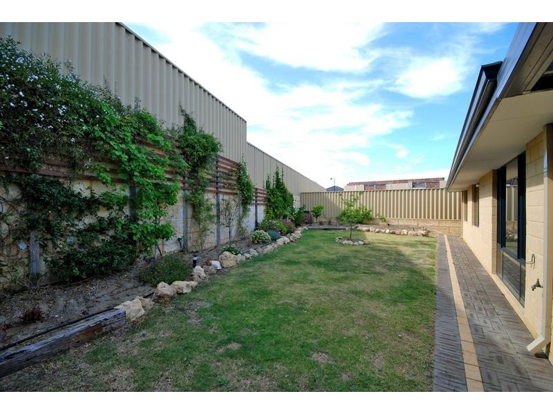 11 Feakle Bend, Ridgewood WA 6030