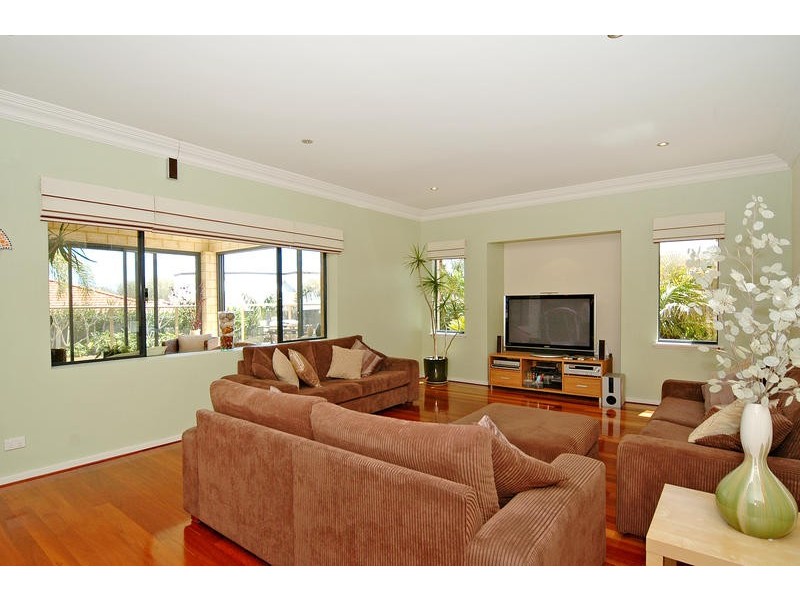 6 Selby Court, Mindarie WA 6030