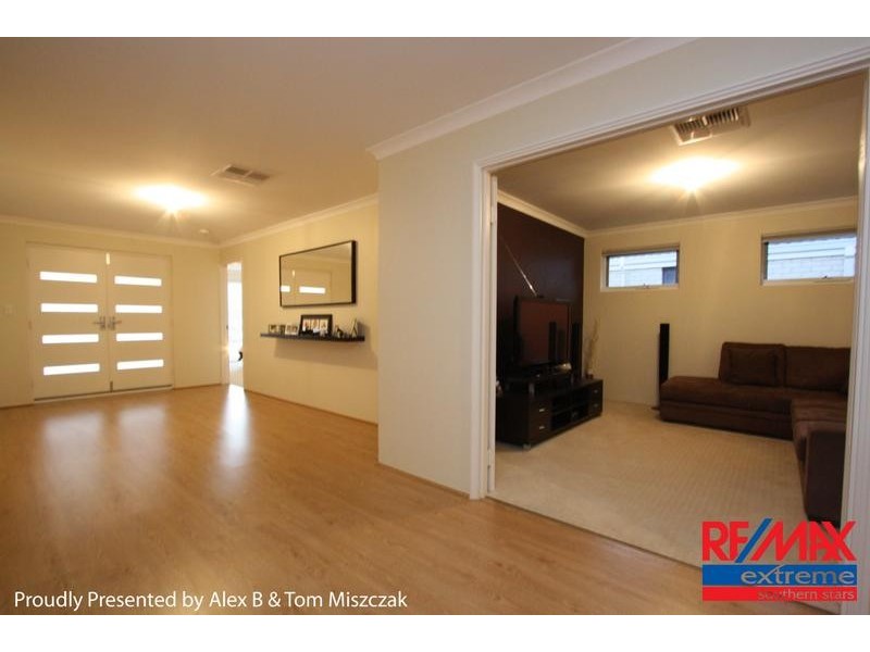 13 Retchford Way, Queens Park WA 6107