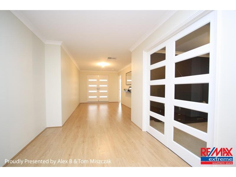 13 Retchford Way, Queens Park WA 6107