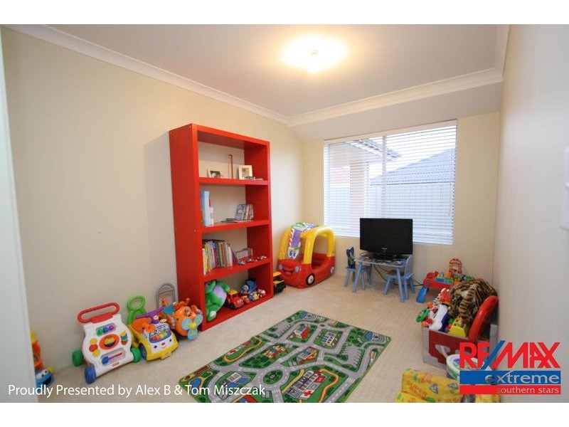 13 Retchford Way, Queens Park WA 6107