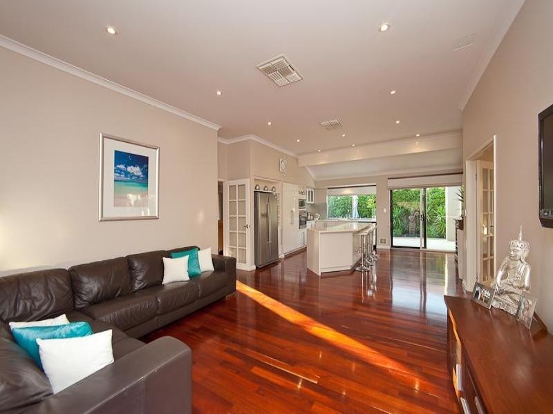 11 Fairmont Place, Currambine WA 6028