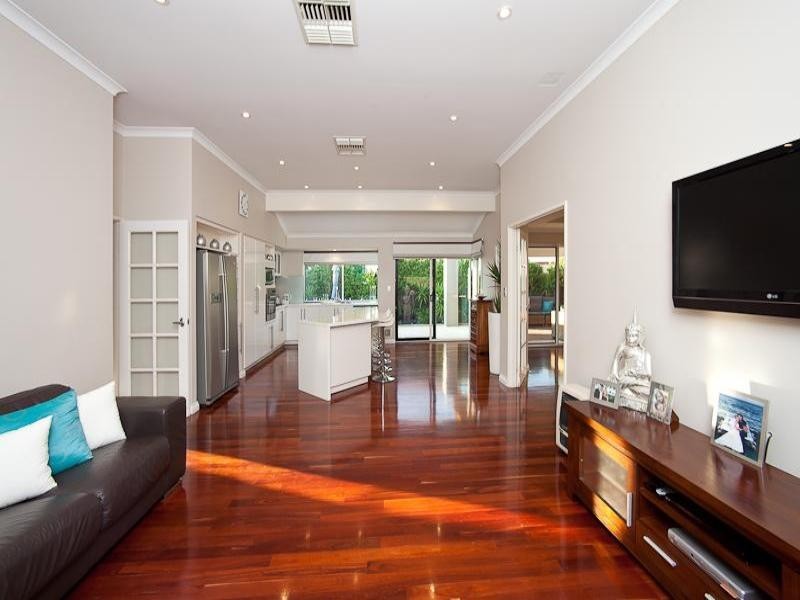 11 Fairmont Place, Currambine WA 6028