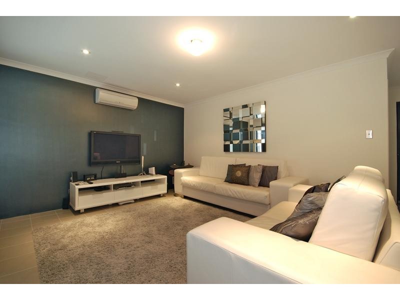 37 Navarre Way, Butler WA 6036