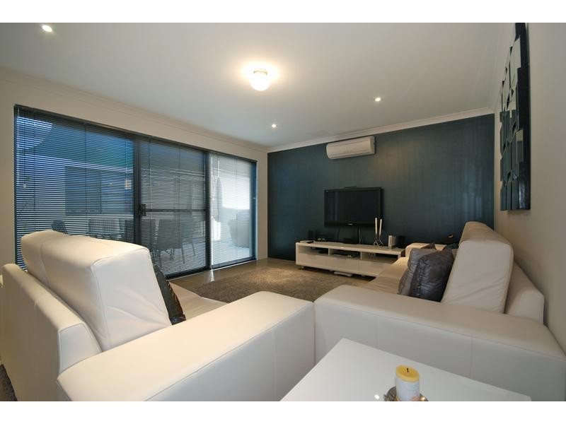 37 Navarre Way, Butler WA 6036