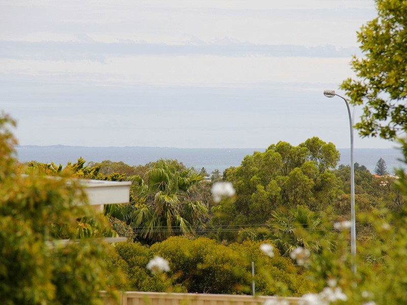 6 Cove Court, Beldon WA 6027