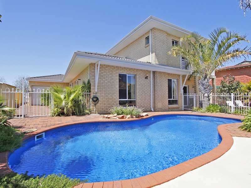 4 Bluewater Rise, Mullaloo WA 6027