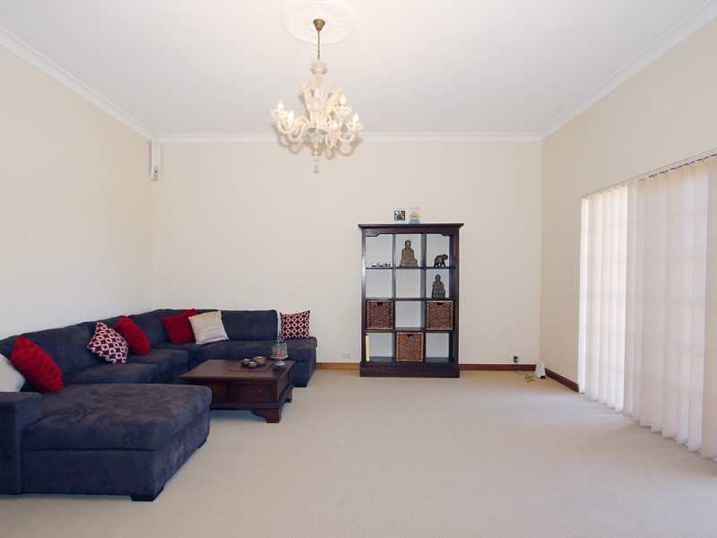 4 Bluewater Rise, Mullaloo WA 6027