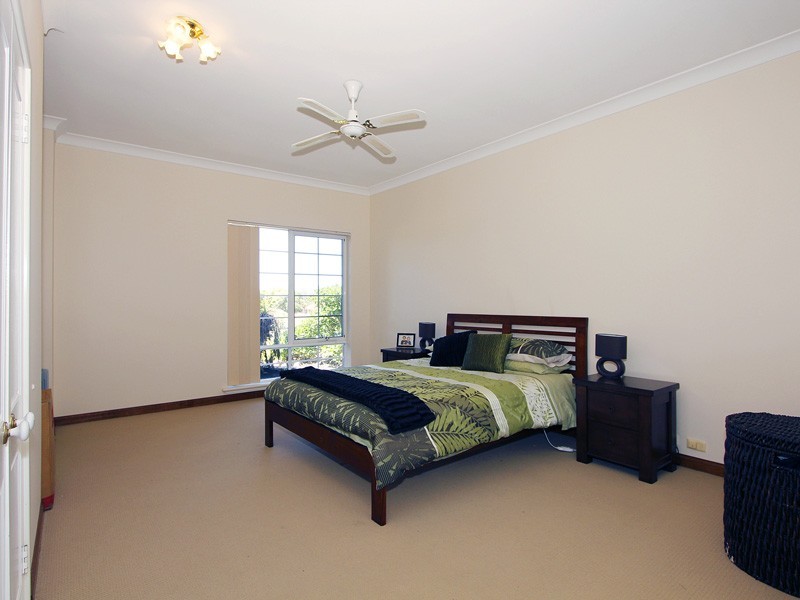 4 Bluewater Rise, Mullaloo WA 6027