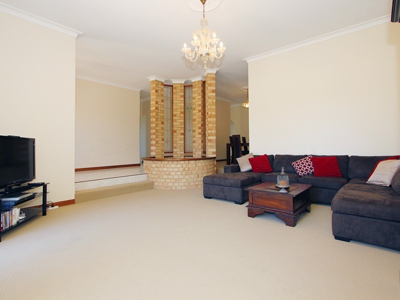4 Bluewater Rise, Mullaloo WA 6027