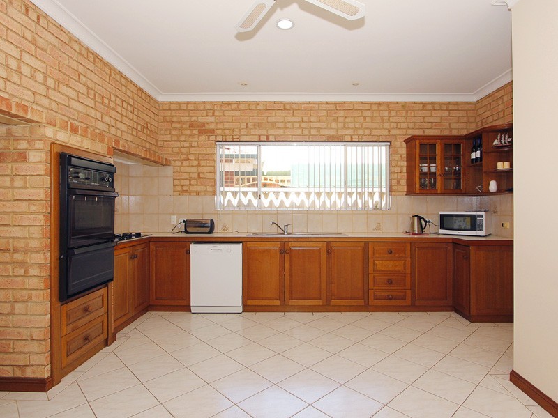 4 Bluewater Rise, Mullaloo WA 6027