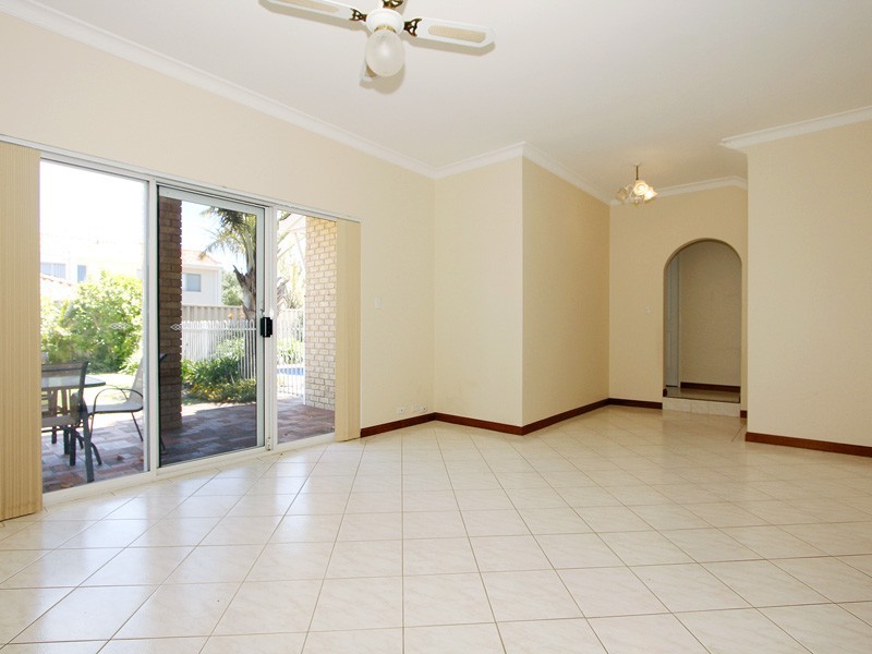 4 Bluewater Rise, Mullaloo WA 6027
