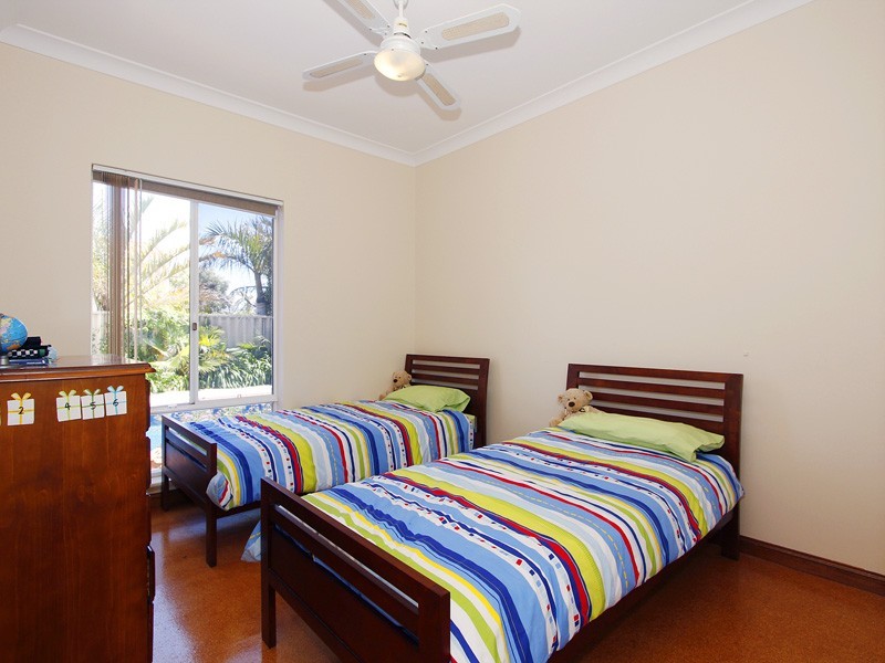 4 Bluewater Rise, Mullaloo WA 6027