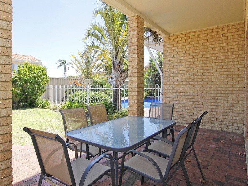 4 Bluewater Rise, Mullaloo WA 6027