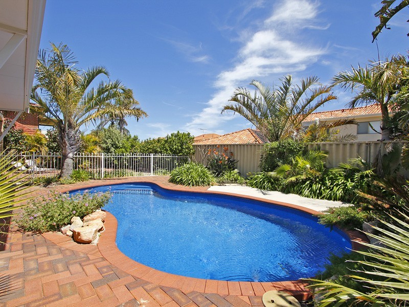 4 Bluewater Rise, Mullaloo WA 6027