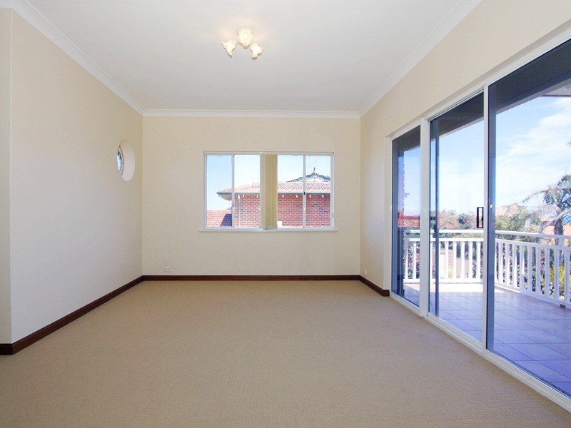 4 Bluewater Rise, Mullaloo WA 6027