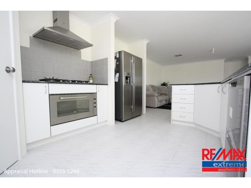 39 Hillhouse Way, Piara Waters WA 6112