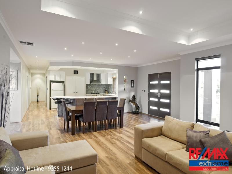 11 Birmingham Parade, Piara Waters WA 6112