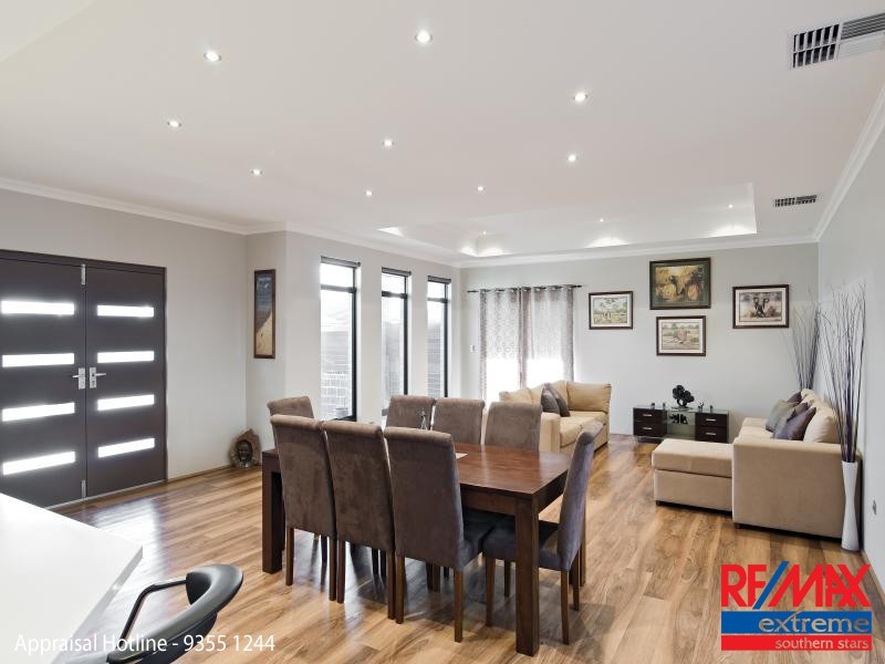 11 Birmingham Parade, Piara Waters WA 6112